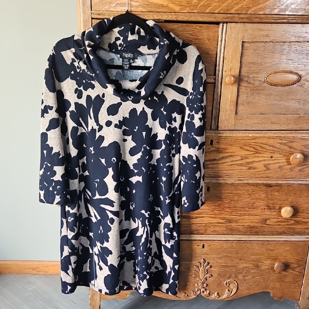 🌿 Papillon Blanc Navy Floral Long Sleeve Tunic